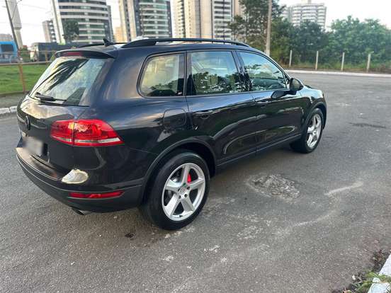 VOLKSWAGEN-TOUAREG-2011