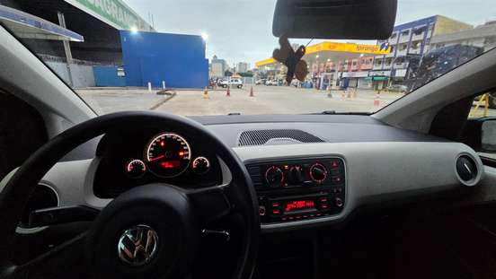 VOLKSWAGEN-UP-2016