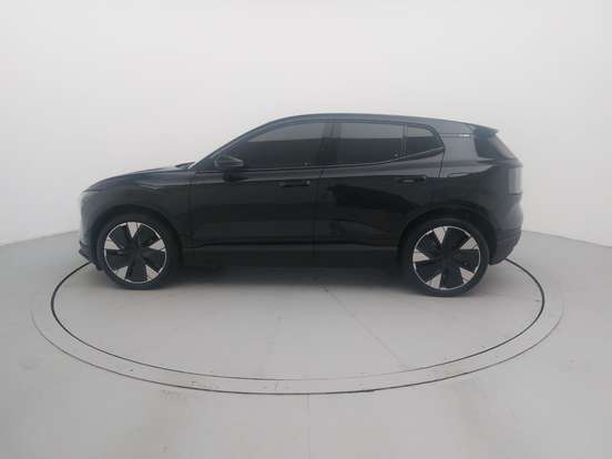 VOLVO-EX30-2024