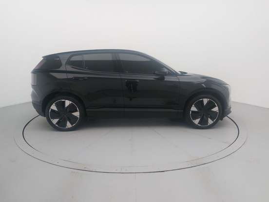 VOLVO-EX30-2024