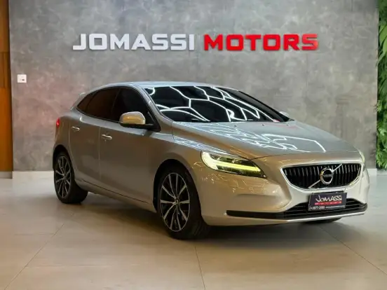 VOLVO-V40-2.0 T4 MOMENTUM GASOLINA 4P AUTOMÁTICO VOLVO-V40-2018