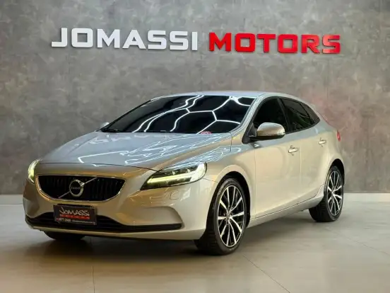 VOLVO-V40-2.0 T4 MOMENTUM GASOLINA 4P AUTOMÁTICO VOLVO-V40-2018