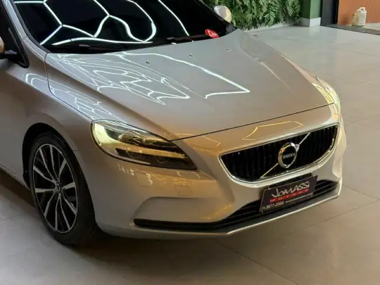 VOLVO-V40-2.0 T4 MOMENTUM GASOLINA 4P AUTOMÁTICO VOLVO-V40-2018