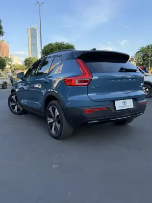 VOLVO-XC40-2022