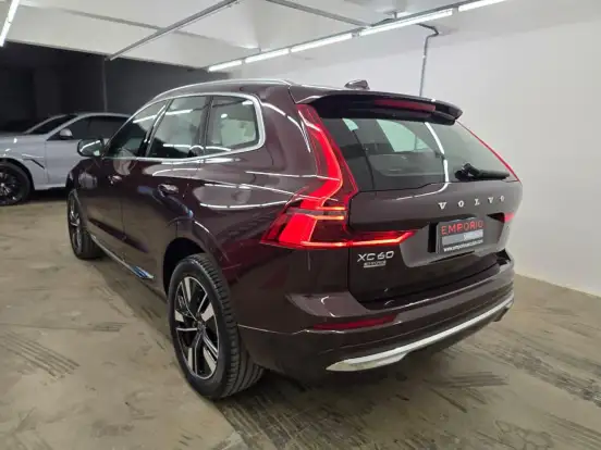 VOLVO-XC60-2025