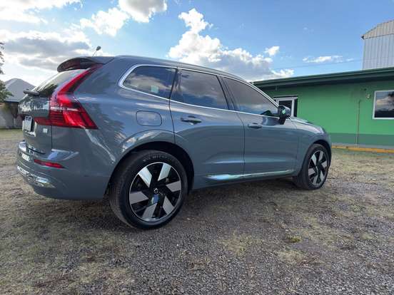 VOLVO-XC60-2024