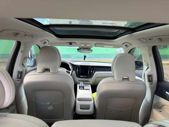 VOLVO-XC60-2024