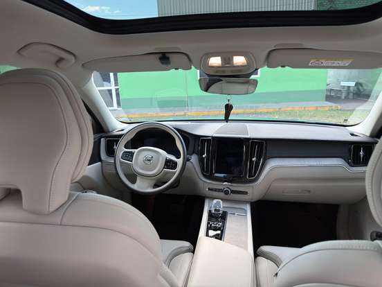 VOLVO-XC60-2024
