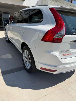 VOLVO-XC60-2.4 D5 MOMENTUM DIESEL AWD 4P AUTOMÁTICO VOLVO-XC60-2017