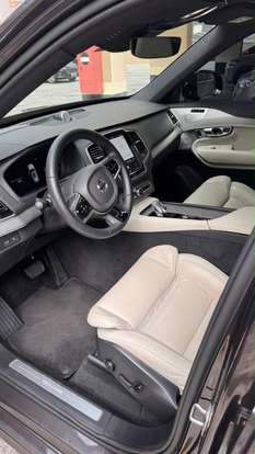 VOLVO-XC90-2023