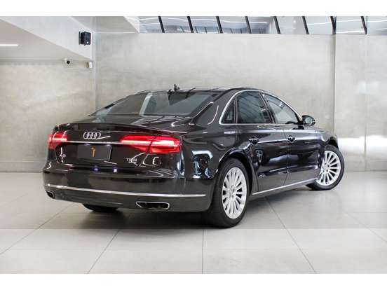 AUDI-A8-2015