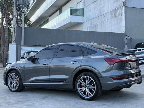 AUDI-E-TRON-2020