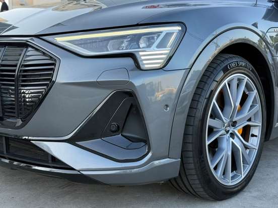 AUDI-E-TRON-2020