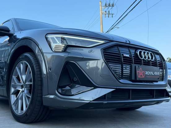 AUDI-E-TRON-2020