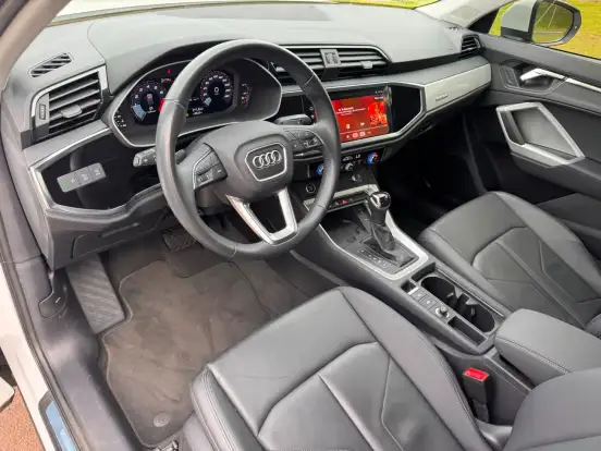 AUDI-Q3-2023