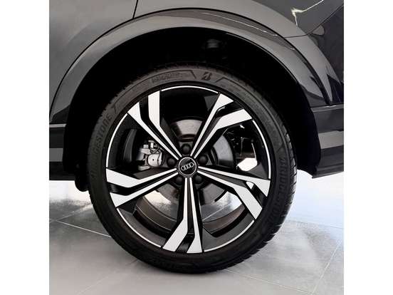 AUDI-Q3-2024