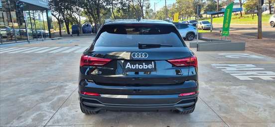 AUDI-Q3-2024