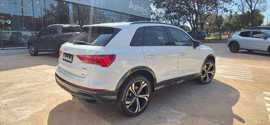AUDI-Q3-2024