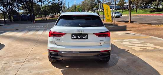 AUDI-Q3-2024