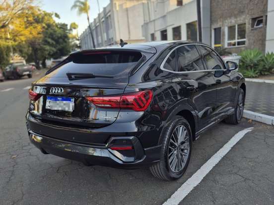 AUDI-Q3-2023