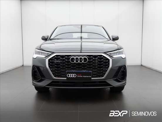 AUDI-Q3-2024