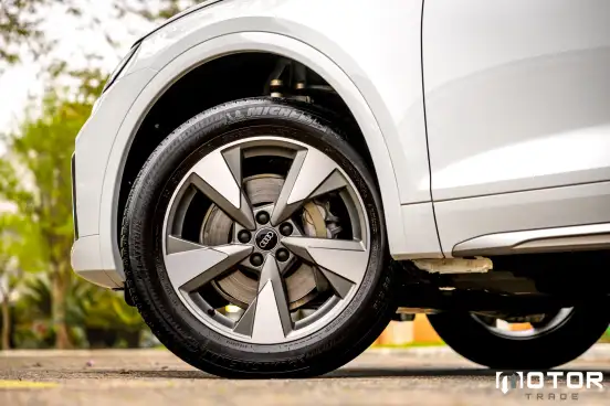 AUDI-Q5-2022