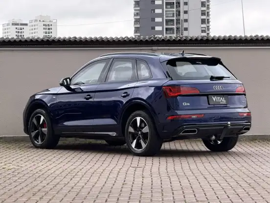 AUDI-Q5-2022