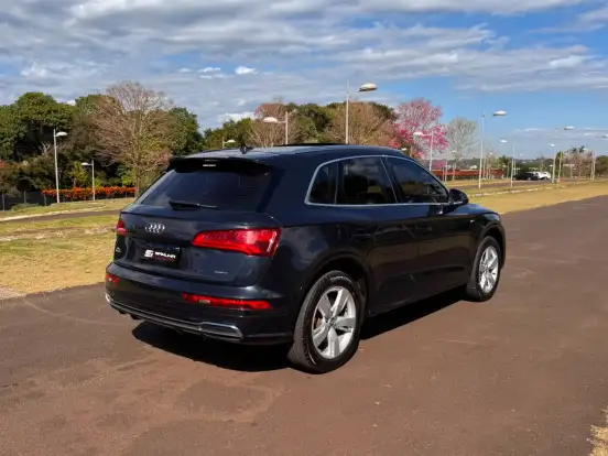 AUDI-Q5-2020