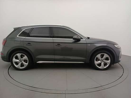 AUDI-Q5-2021