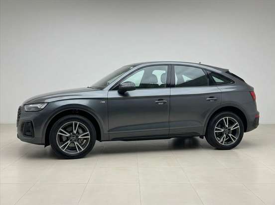 AUDI-Q5-2022