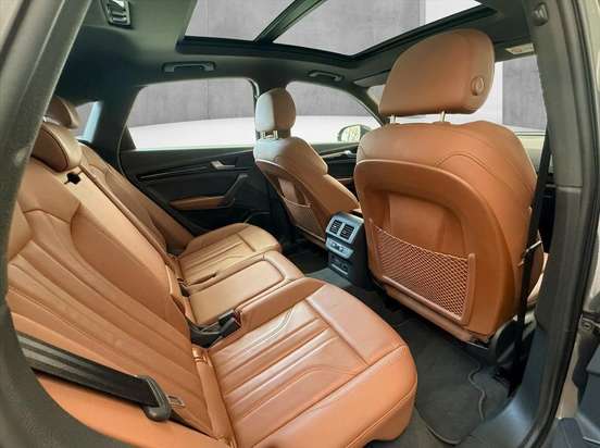 AUDI-Q5-2022