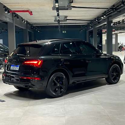 AUDI-Q5-2024