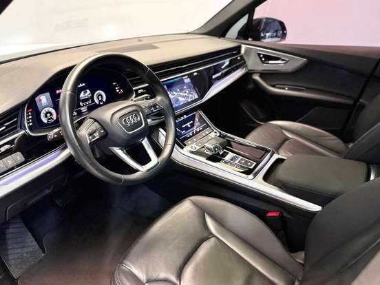 AUDI-Q7-2021