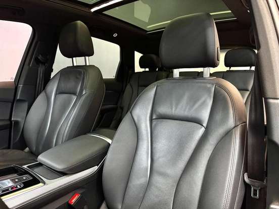 AUDI-Q7-2021