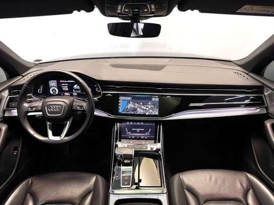 AUDI-Q7-2021
