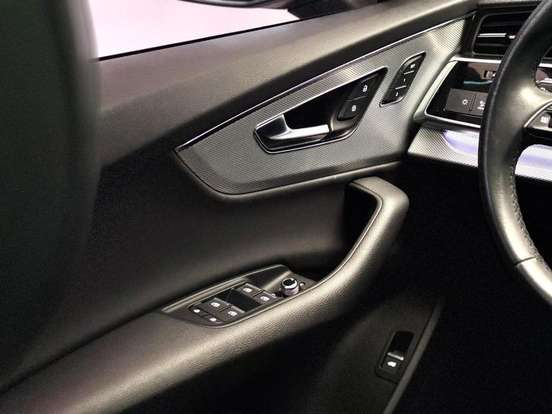 AUDI-Q7-2021