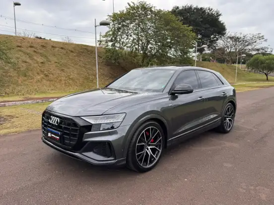 AUDI-Q8-2022