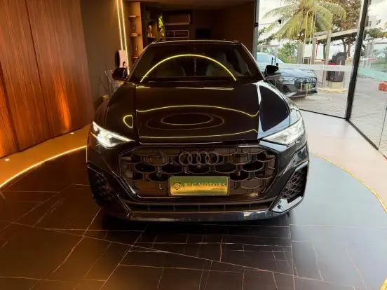 AUDI-Q8-2024
