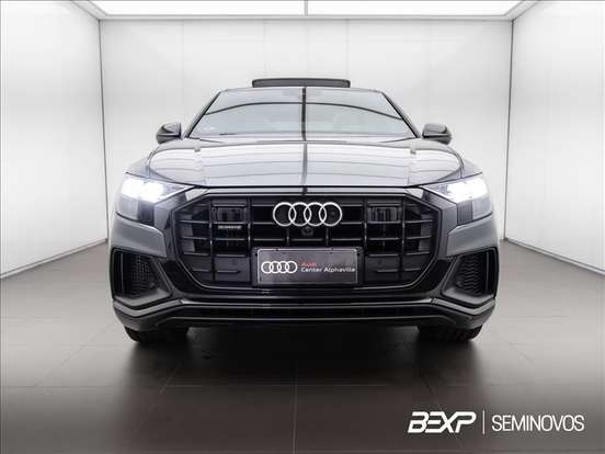 AUDI-Q8-2019