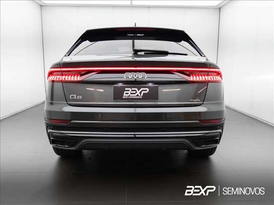 AUDI-Q8-2019