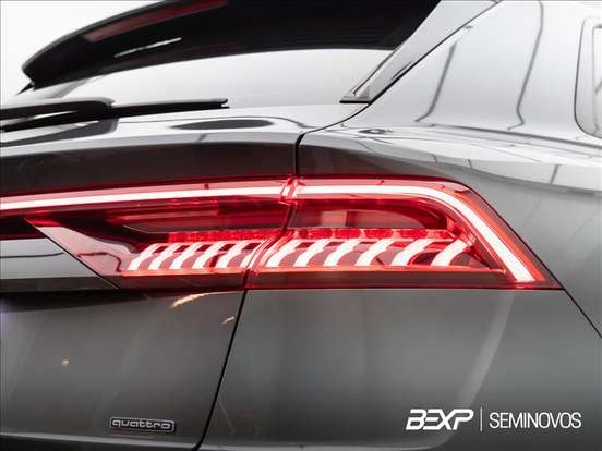 AUDI-Q8-2019