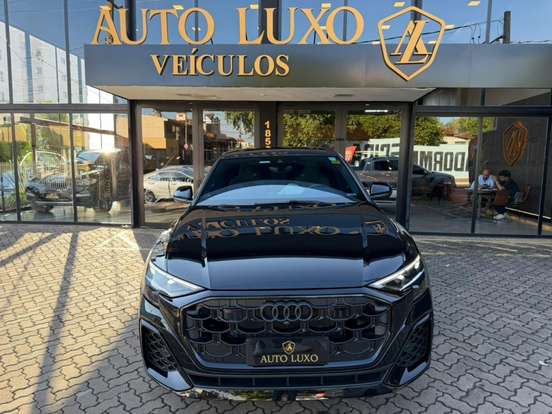 AUDI-Q8-2024