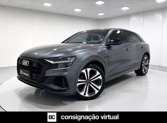 AUDI-Q8-2021