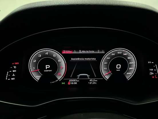AUDI-Q8-2021