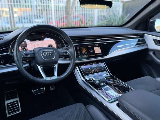 AUDI-Q8-2021