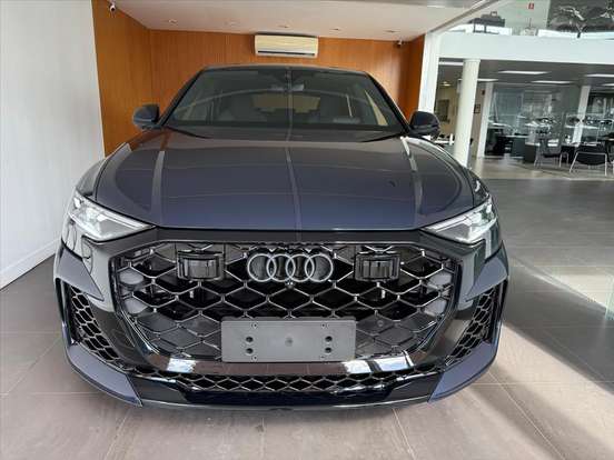 AUDI-RS Q8-2025