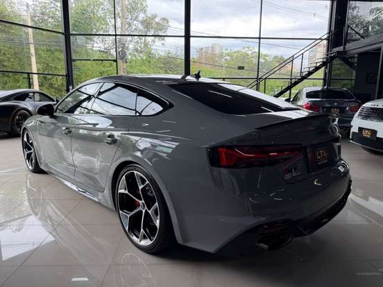 AUDI-RS5-2023