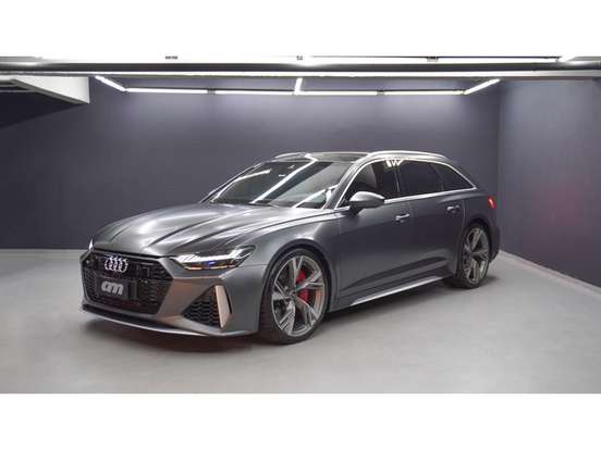 AUDI-RS6-2020
