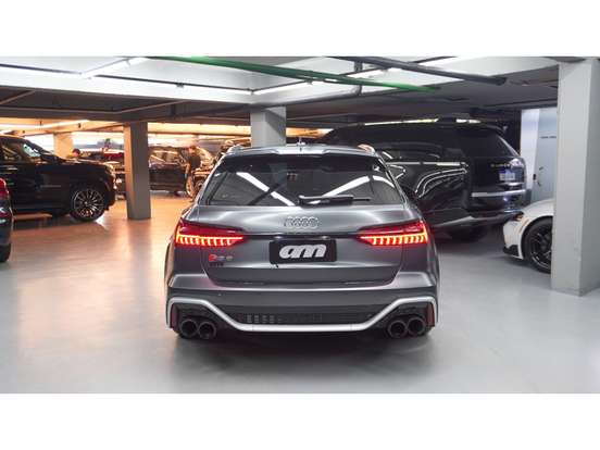 AUDI-RS6-2020