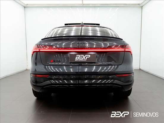 AUDI-SQ8 E-TRON-2023